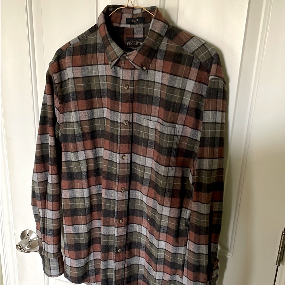Pendleton flannel button down shirt size M